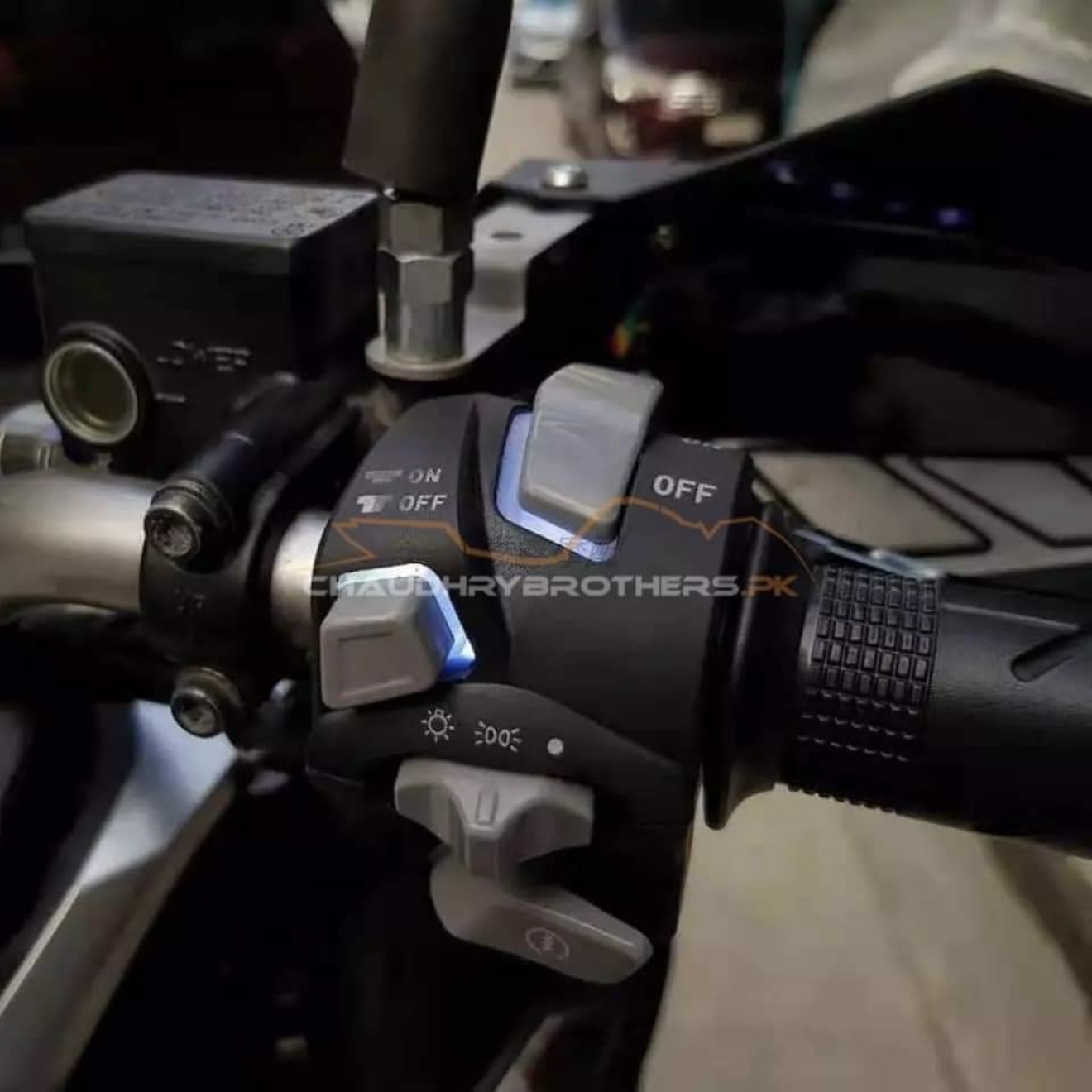 LED BASED HANDLE SWITCH ASSEMBLY WITH HAZARD BUTTON - Image 2