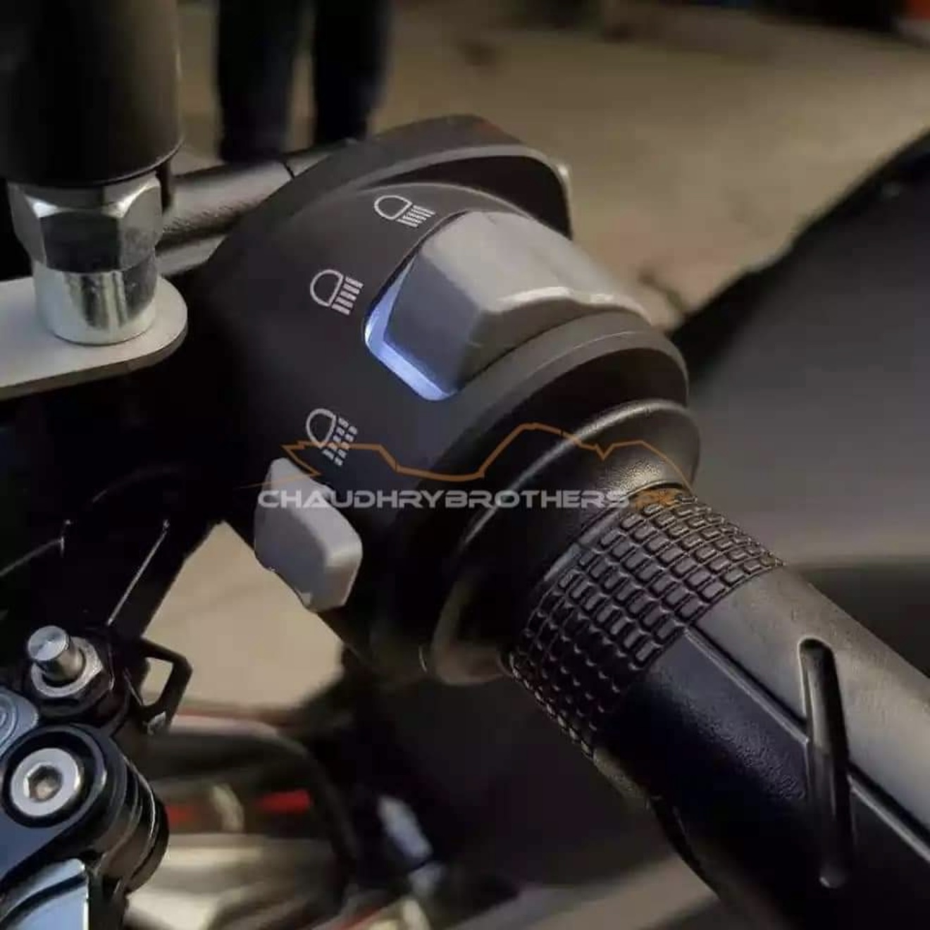 LED BASED HANDLE SWITCH ASSEMBLY WITH HAZARD BUTTON - Image 3
